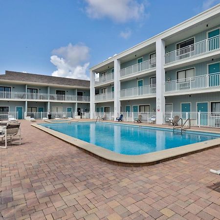 Hotel Coastal Waters Studio 111 - Pool Side Studio à New Smyrna Beach Extérieur photo
